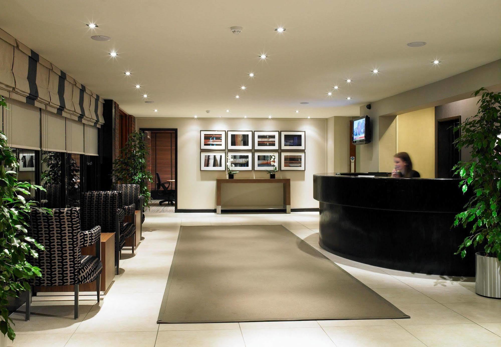 Отель Denham Grove Интерьер фото